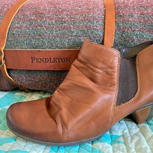 Remonte booties hardly worn like new size 42 European women’s. Comfort all day.